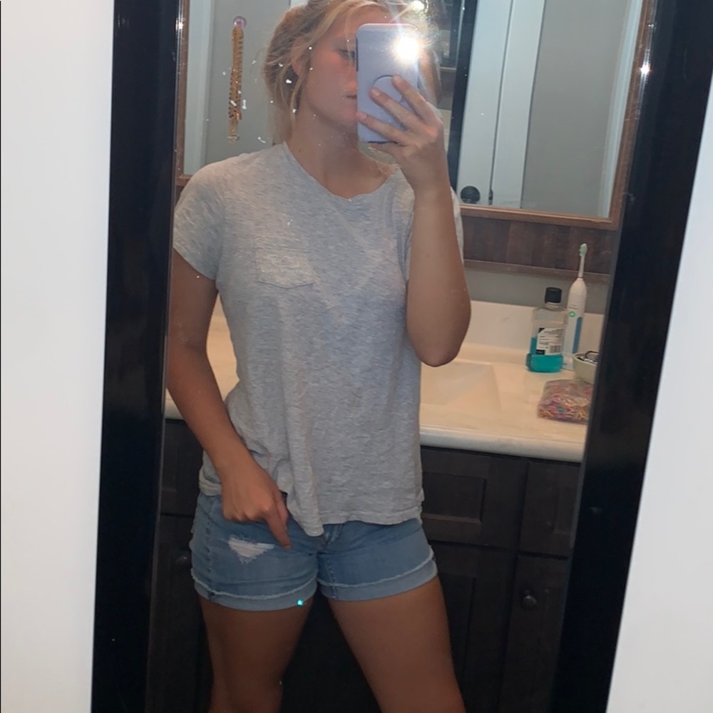 Vineyard vine tee